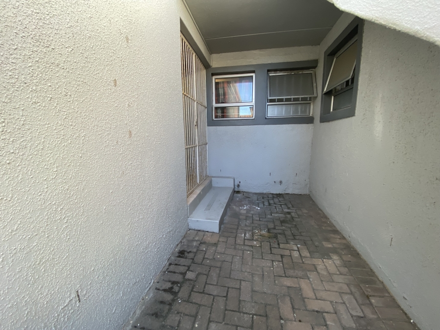2 Bedroom Property for Sale in Parklands Western Cape